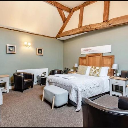 Curly Tail Accommodation Bishop's Castle Extérieur photo