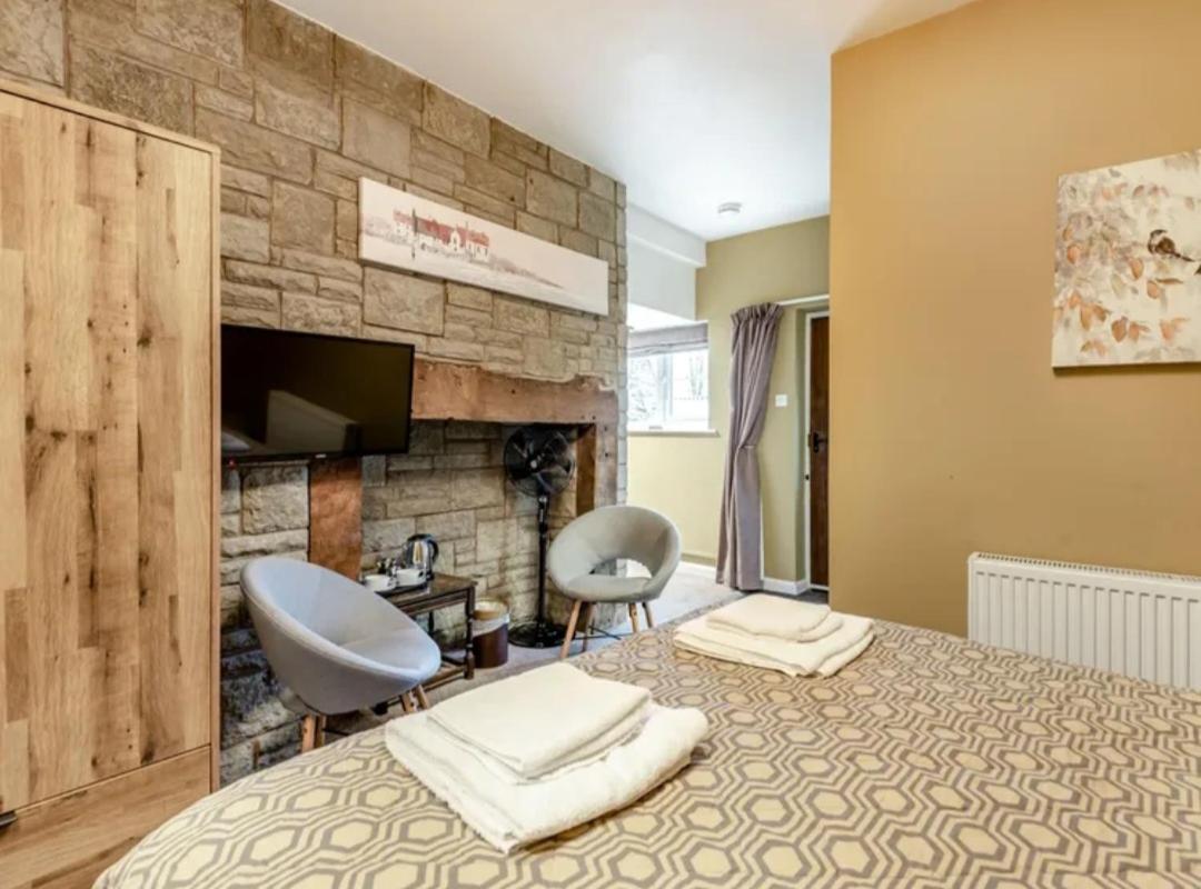 Curly Tail Accommodation Bishop's Castle Extérieur photo