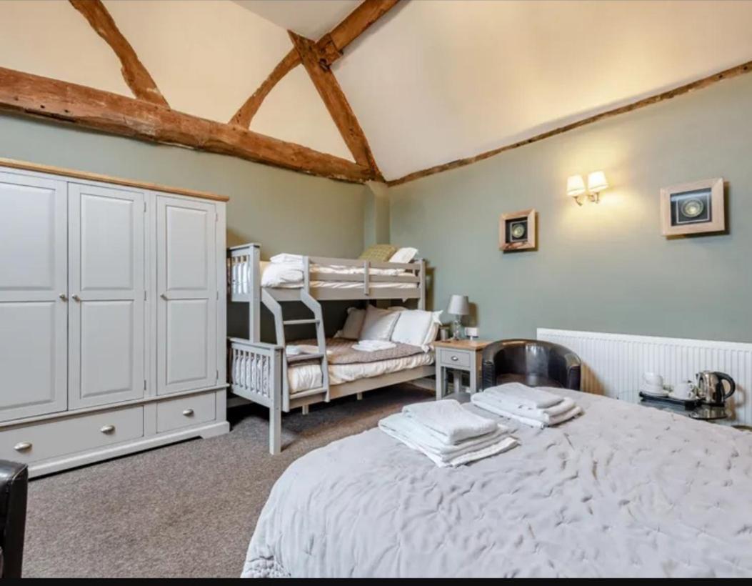 Curly Tail Accommodation Bishop's Castle Extérieur photo